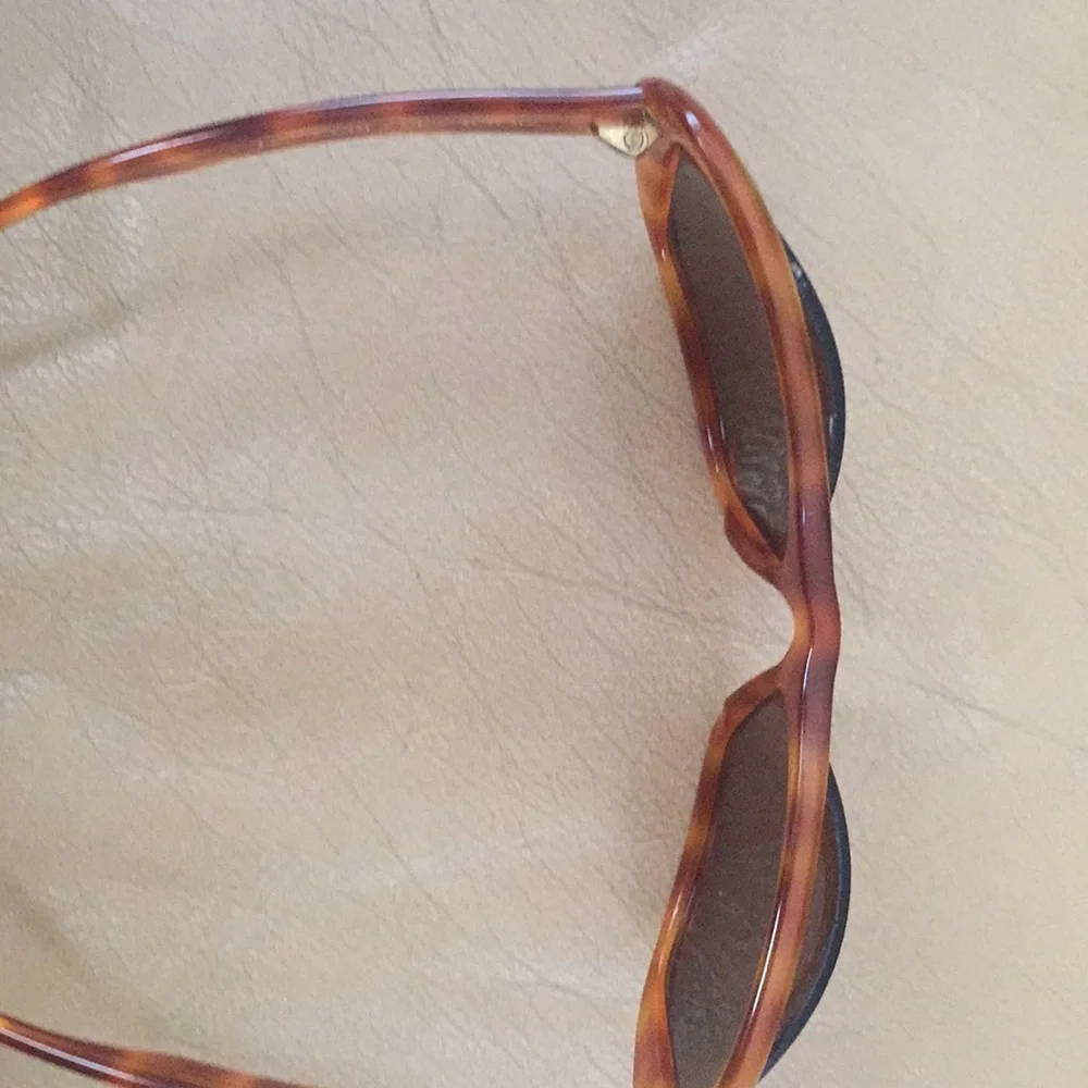 Women's Tortoise Shell Sunglasses — Brown Frame